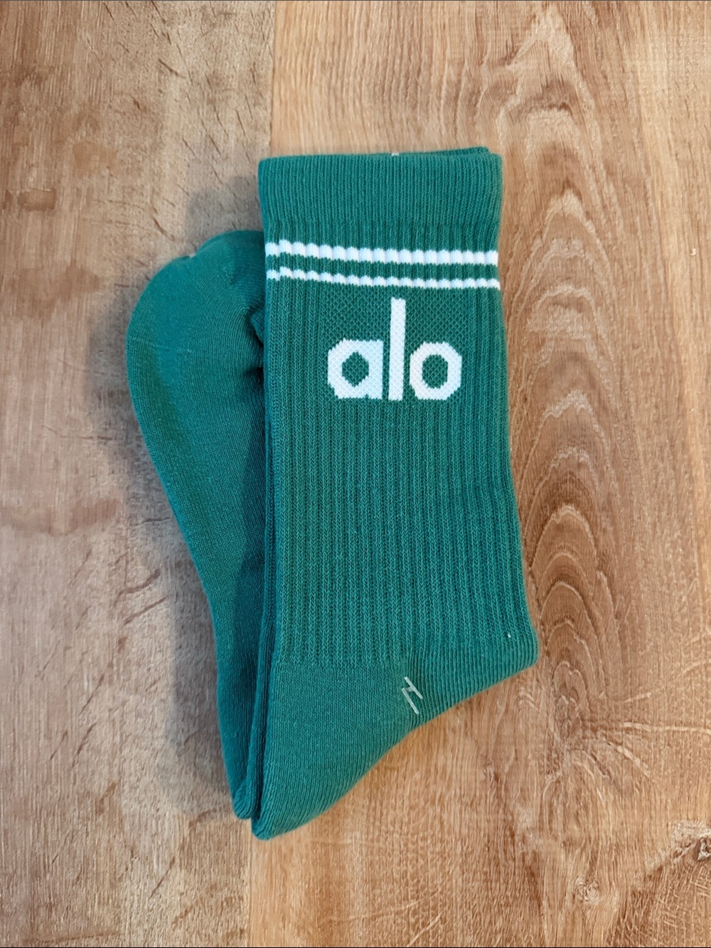 ALO Yoga Green Throwback Socks with White Logo